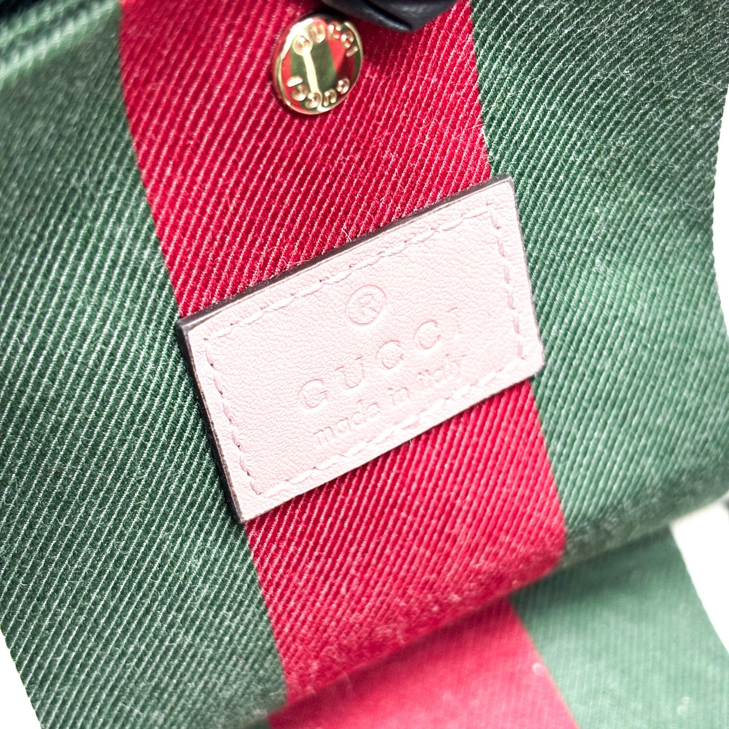 Gucci GG Supreme Small Bucket Bag Pink