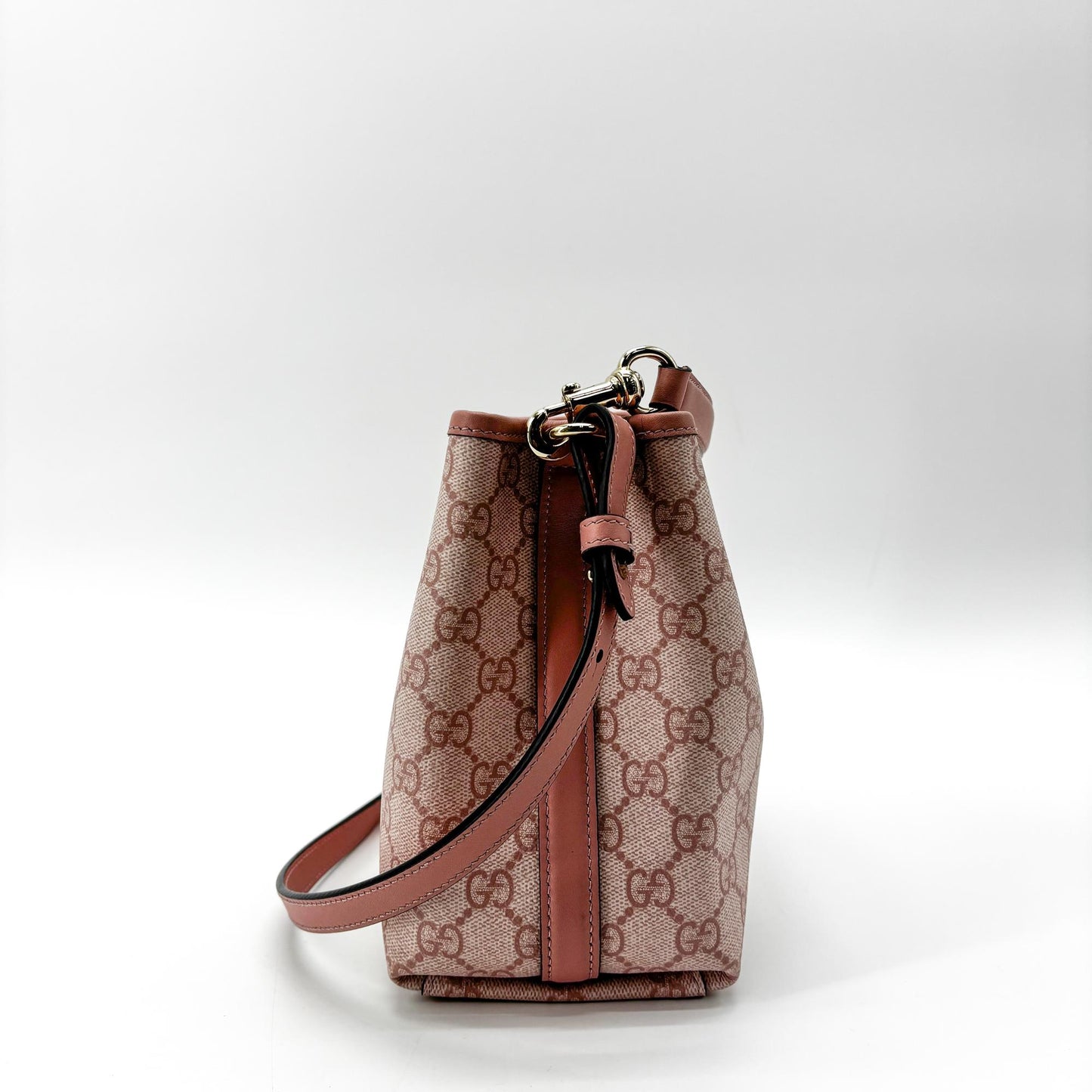 Gucci GG Supreme Small Bucket Bag Pink
