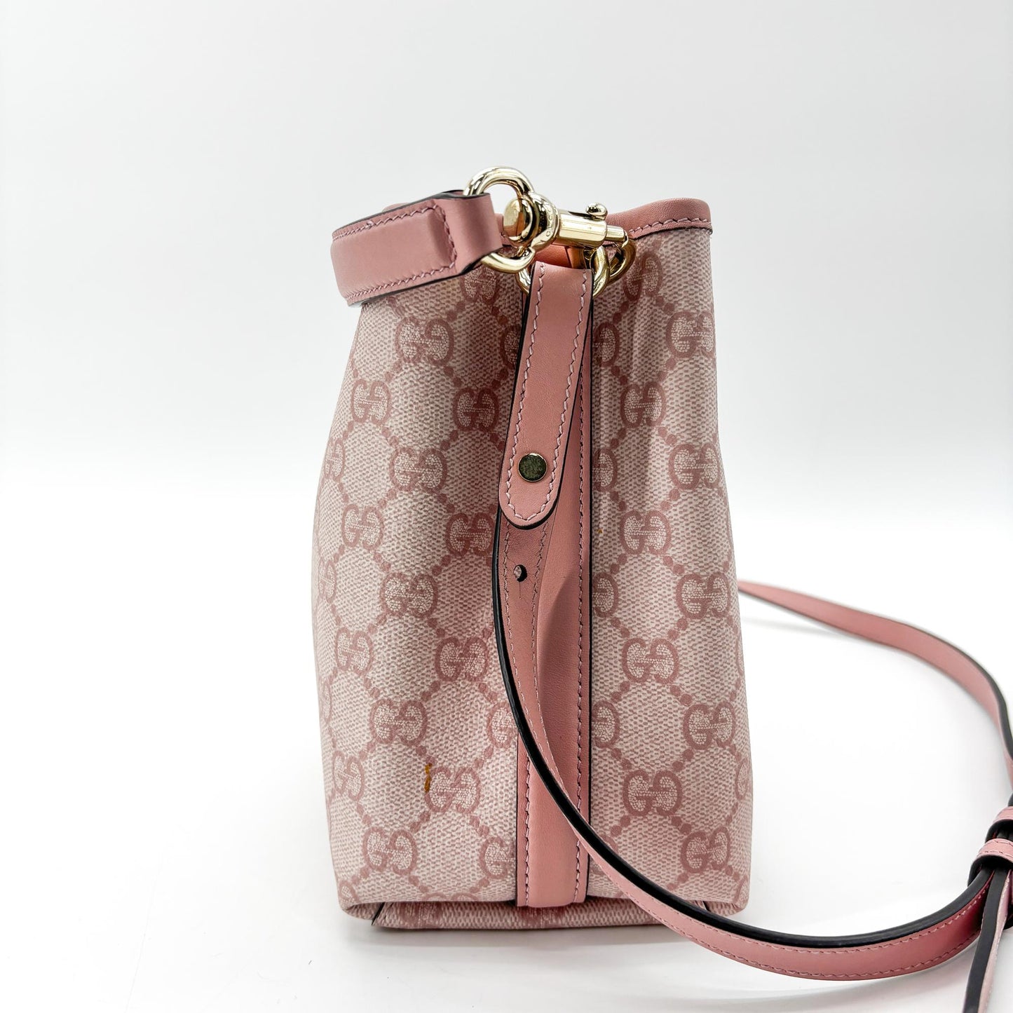 Gucci GG Supreme Small Bucket Bag Pink