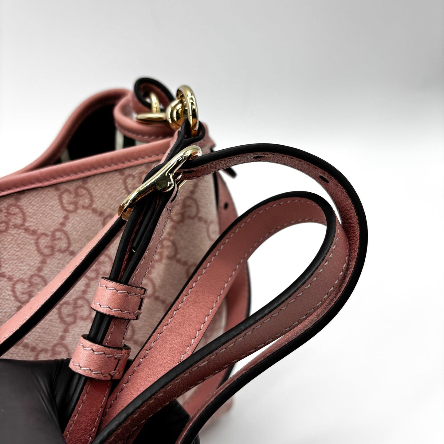 Gucci GG Supreme Small Bucket Bag Pink