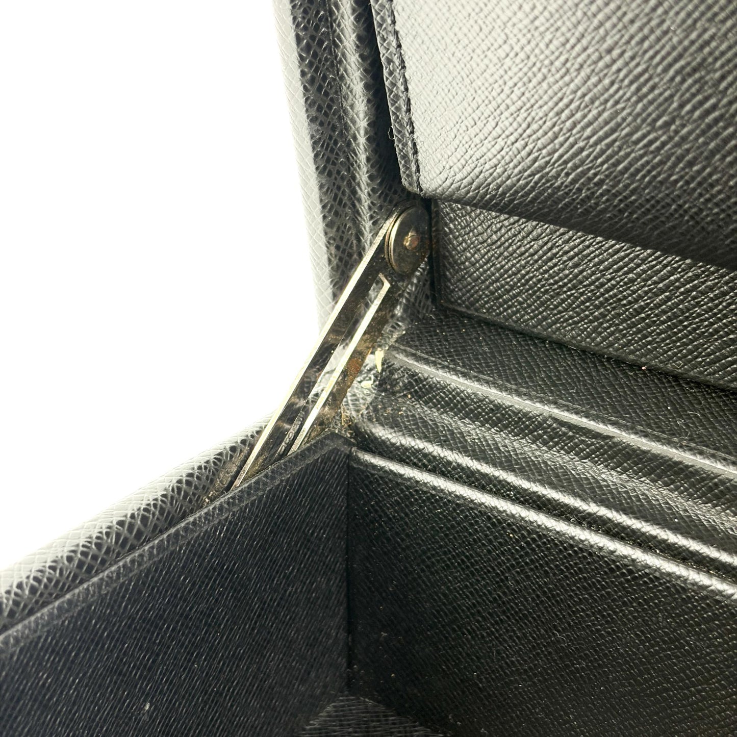 Louis Vuitton Taiga Diplomat