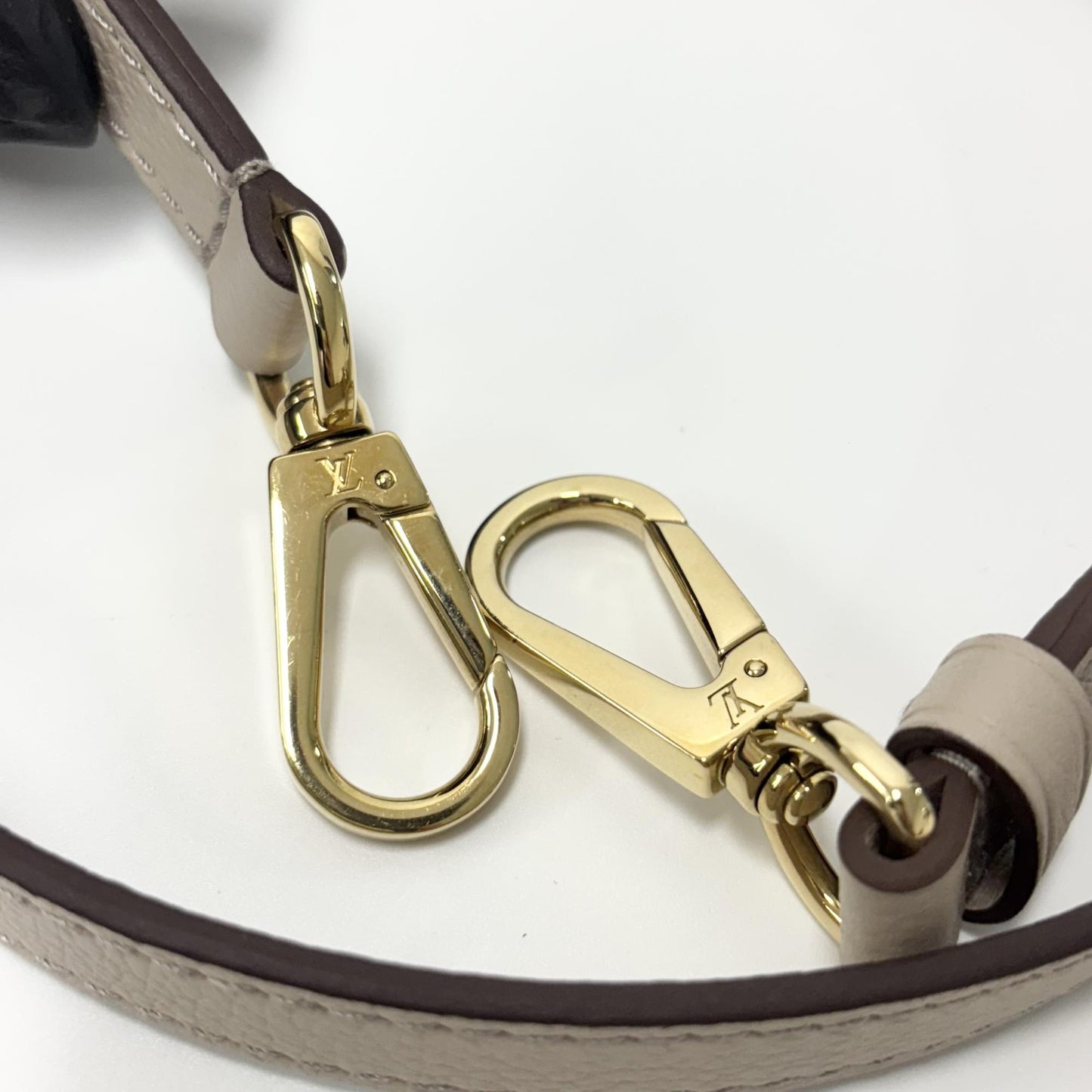 Louis Vuitton Lock Me Ever MM