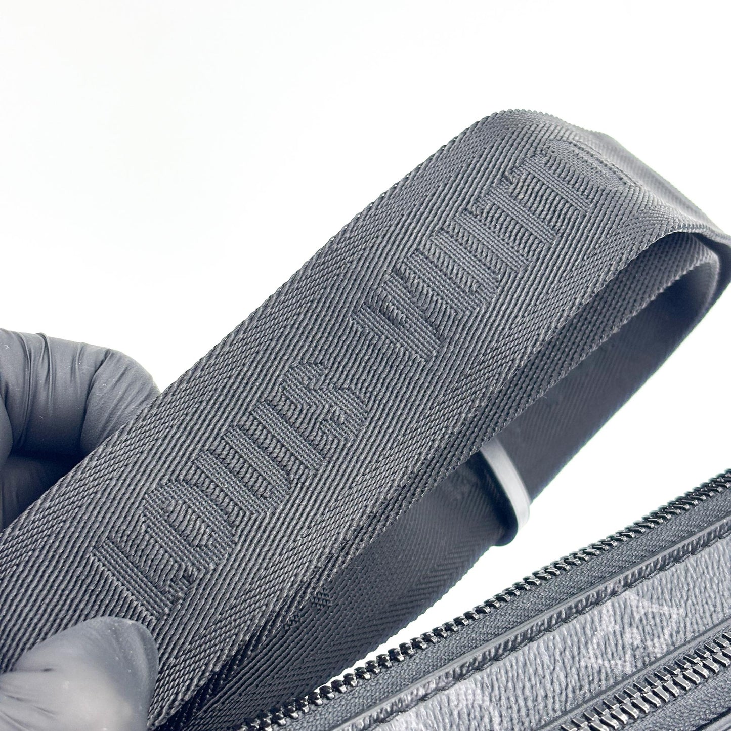 Louis Vuitton Portefeuille Gaston Pochette Monogram Eclipse