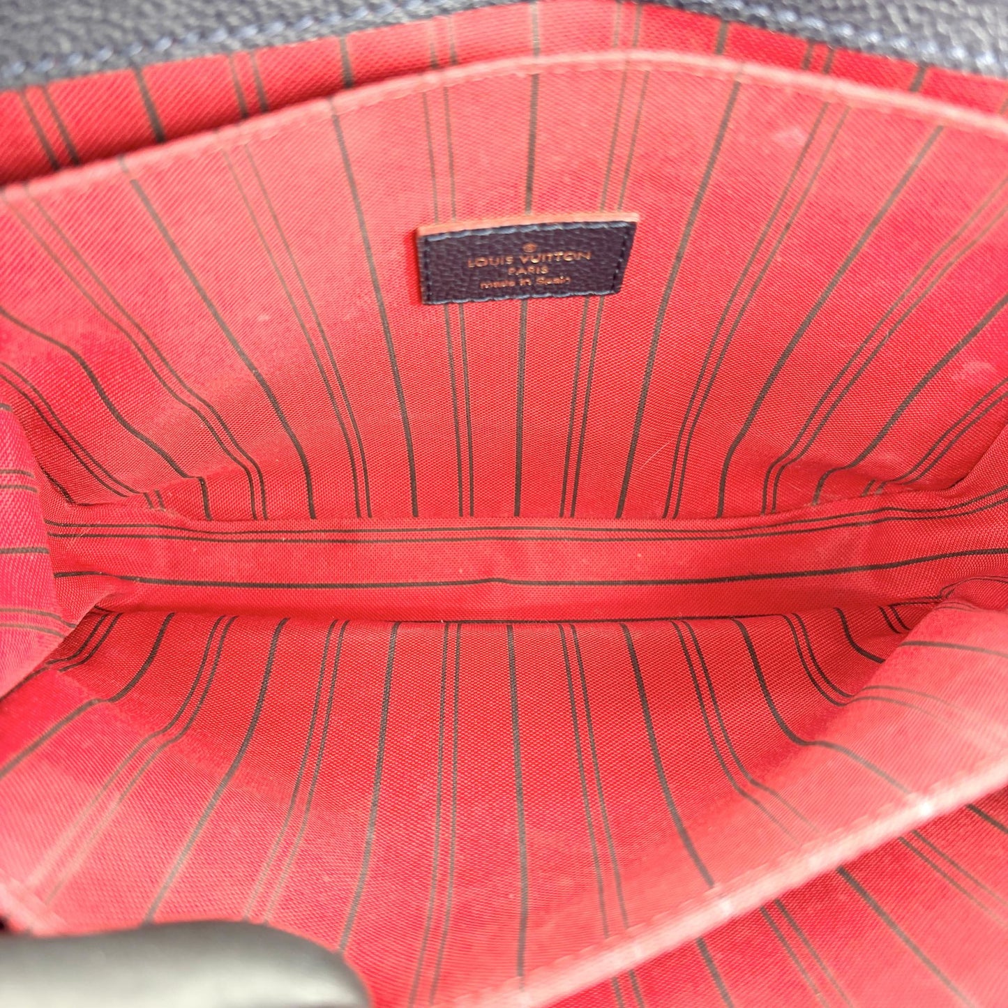 Louis Vuitton Pochette Métis Monogram Empreinte Marine Rouge