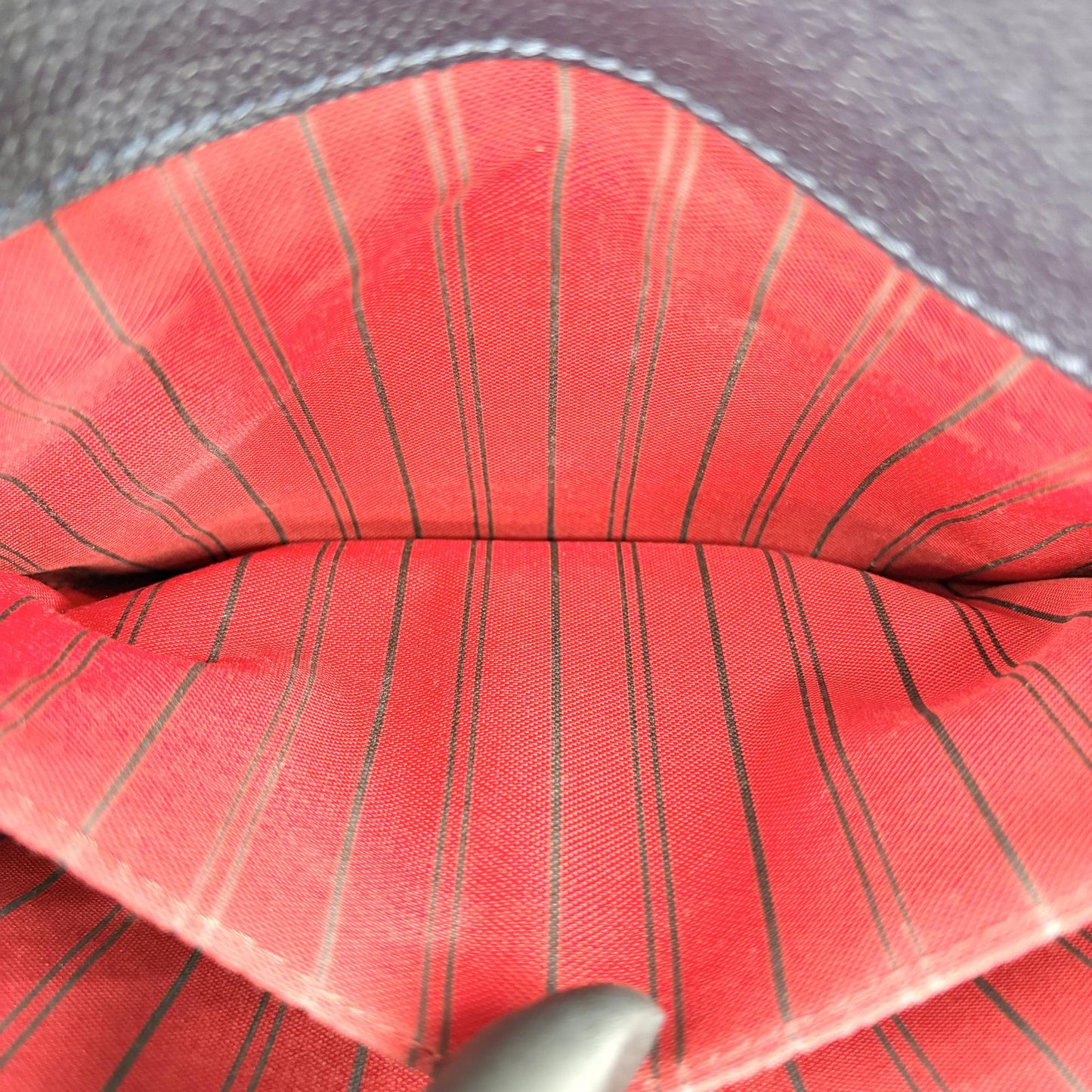 Louis Vuitton Pochette Métis Monogram Empreinte Marine Rouge