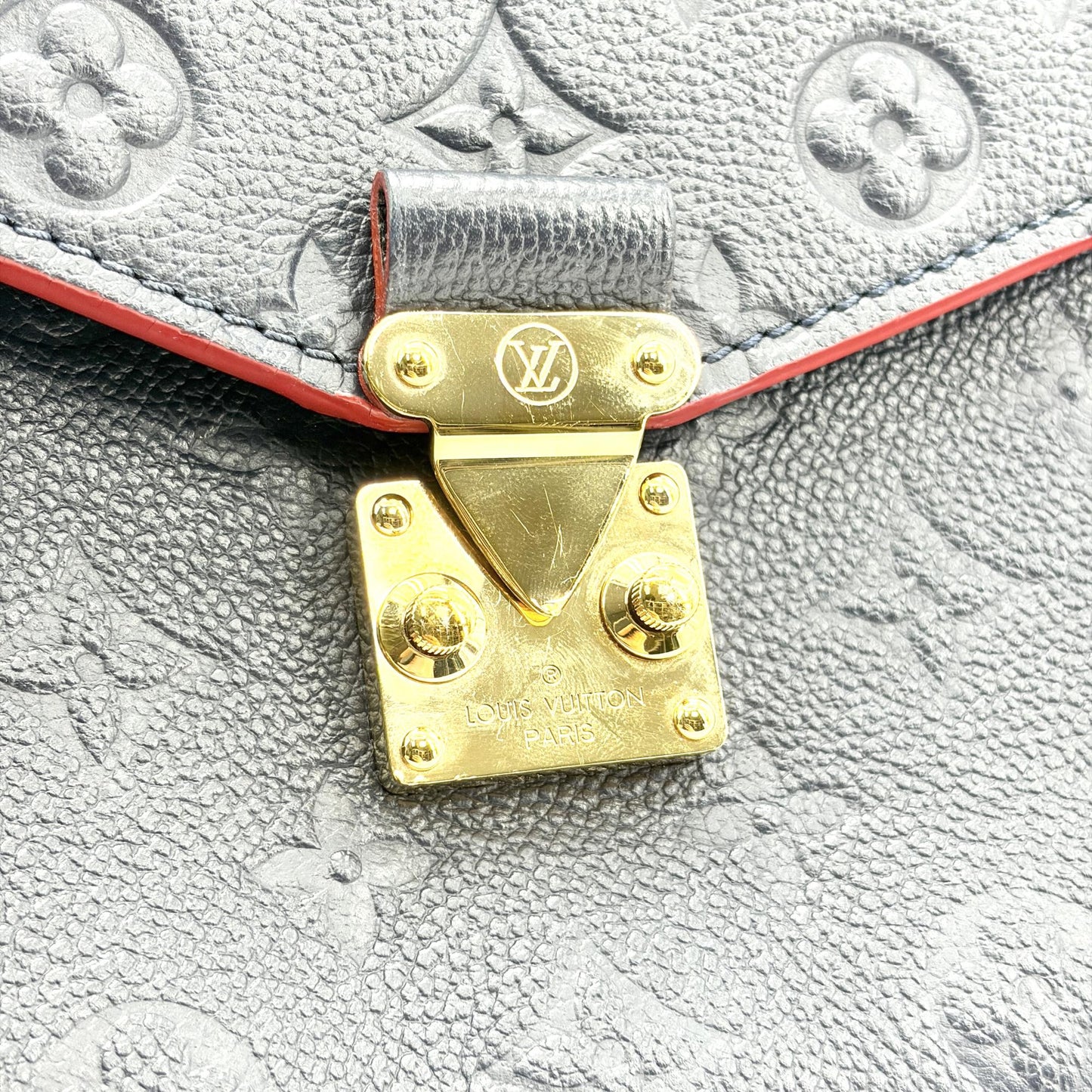 Louis Vuitton Pochette Métis Monogram Empreinte Marine Rouge