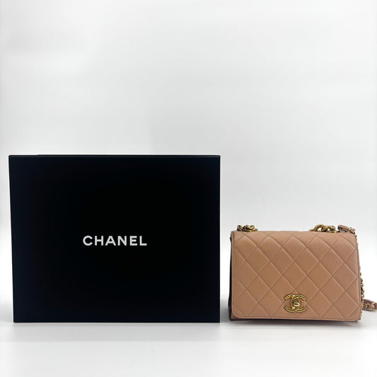 Sac à Rabat Chanel Matelassé Saison Beige avec Bijouterie Dorée Vintage