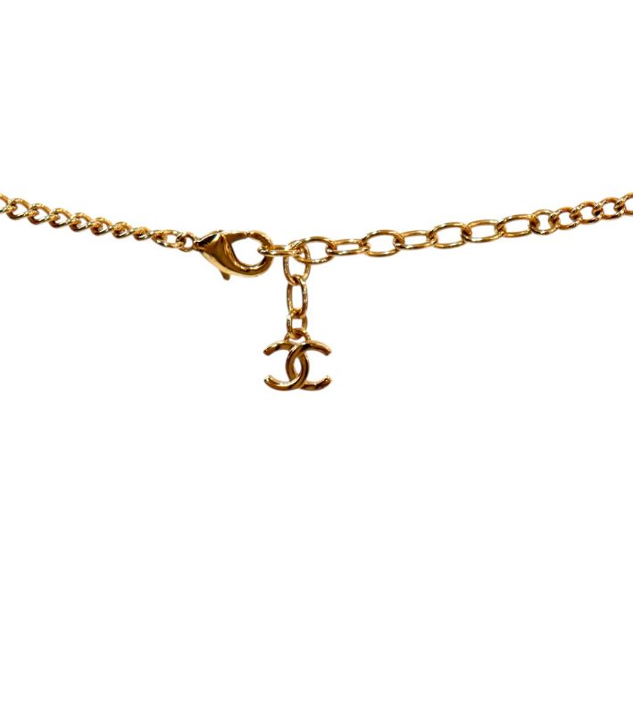 Chanel White Quilted Bag Gold Necklace