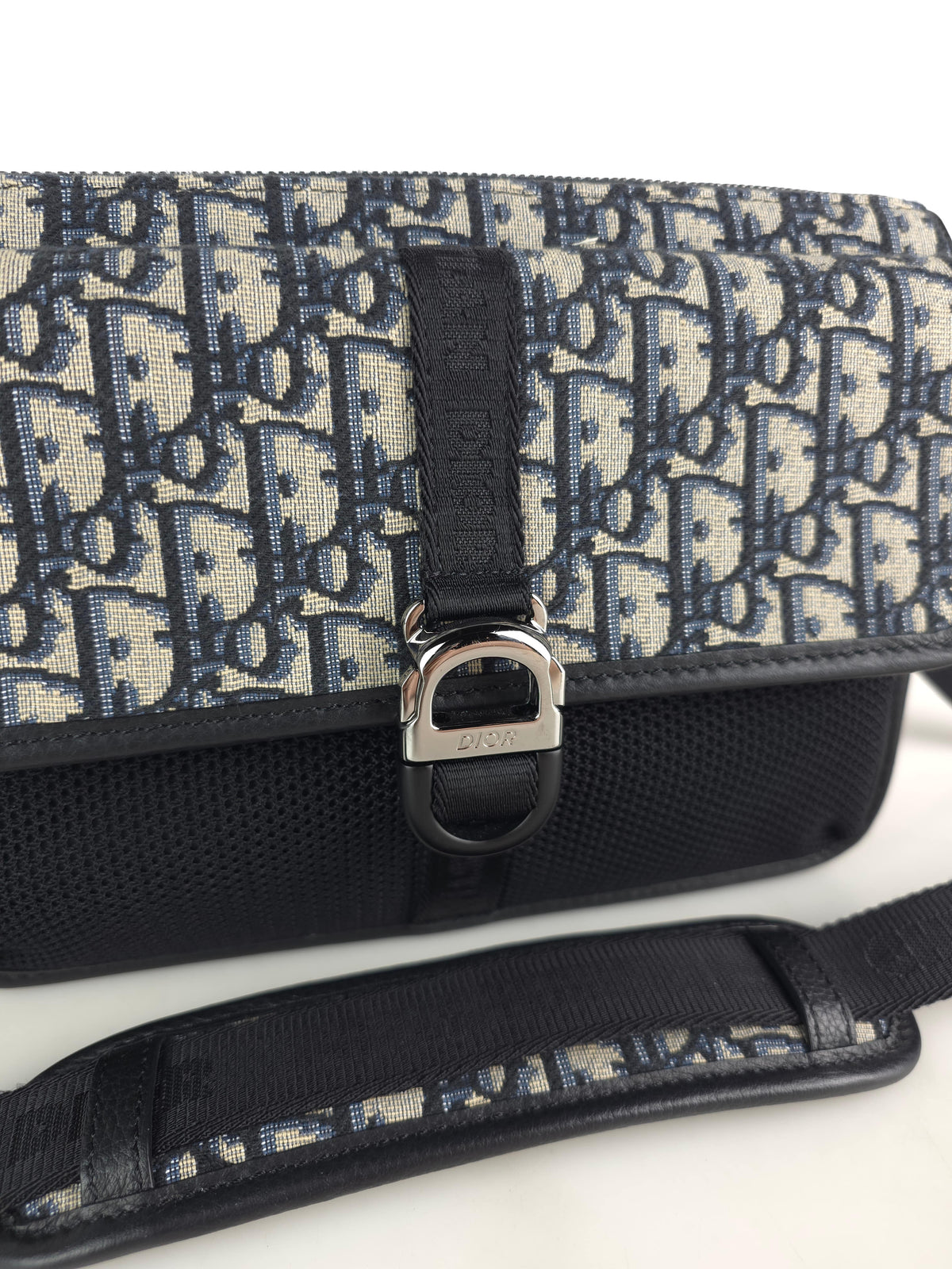 Oblique 8 Messenger Bag Crossbody Bag 1EIPO302YKY
