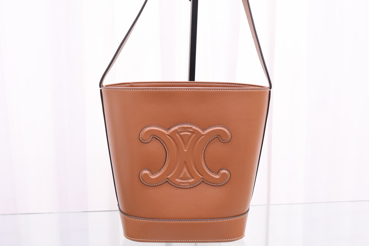 Triomphe Small Bucket Shoulder Bag 113783du3.04lu