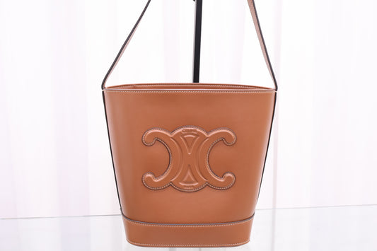Triomphe Small Bucket Shoulder Bag 113783du3.04lu