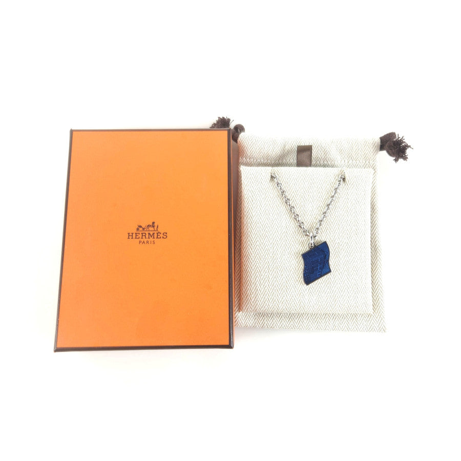 Charm pendant necklace