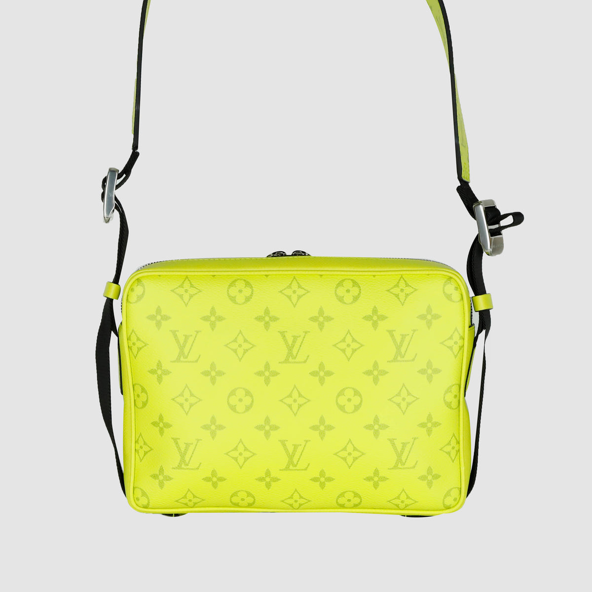Taiga Monogram Outdoor Messenger Bag Crossbody Bag M30239