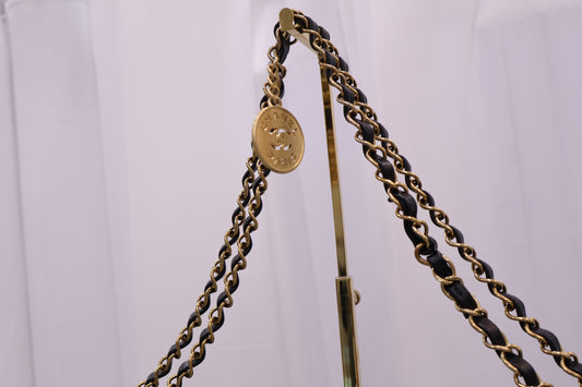 22 Bag Small Black Gold Hardware Built-in Chip Shoulder Bag AS3260