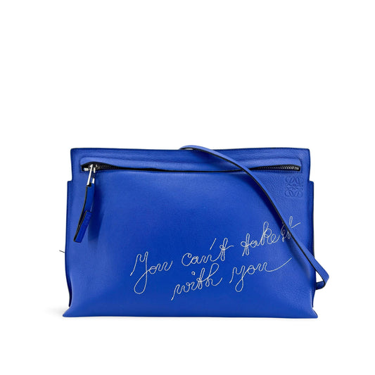 Pochette Loewe T « On n'emporte rien avec soi » en bandoulière bleu électrique