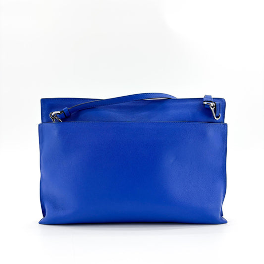 Pochette Loewe T « On n'emporte rien avec soi » en bandoulière bleu électrique