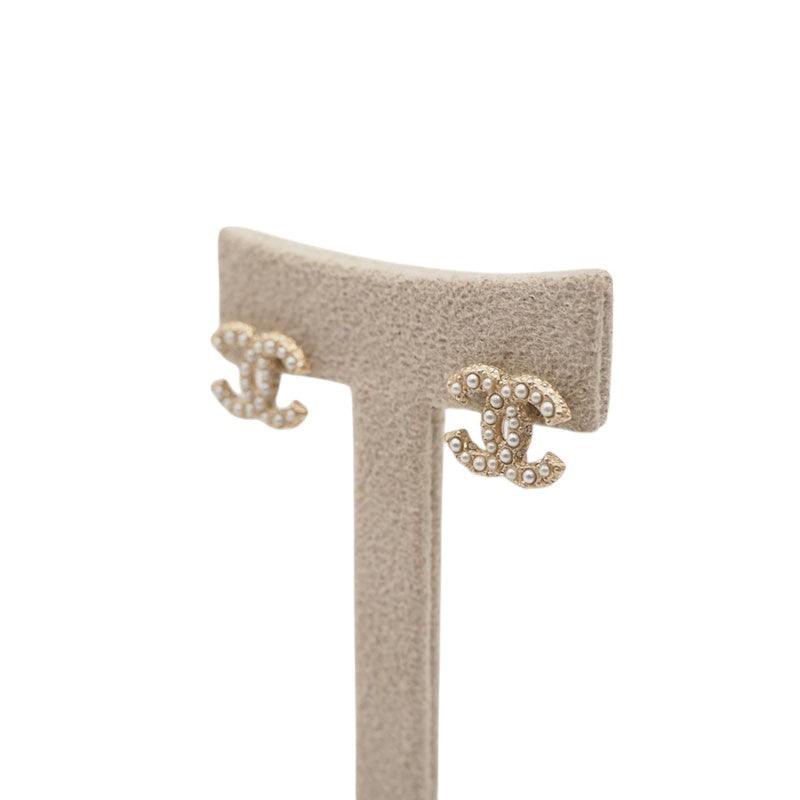 Chanel A64766 CC Logo Pearl Earrings