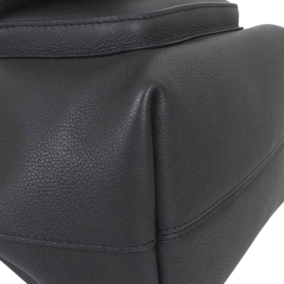 Louis Vuitton M57687 Lockme Bucket Shoulder Bag