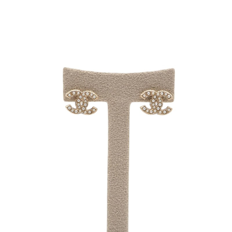 Chanel A64766 CC Logo Pearl Earrings