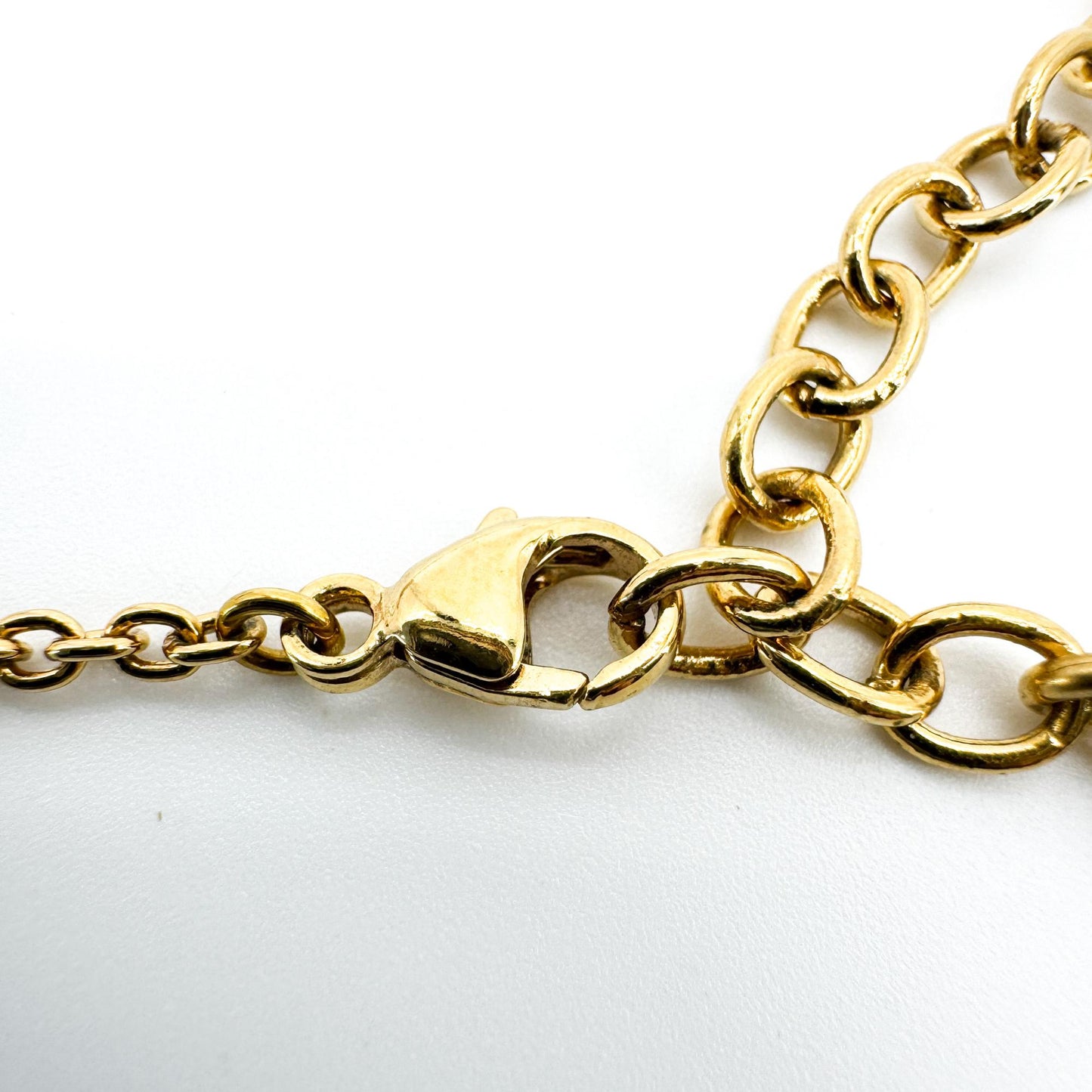 Louis Vuitton Essential V Necklace Gold