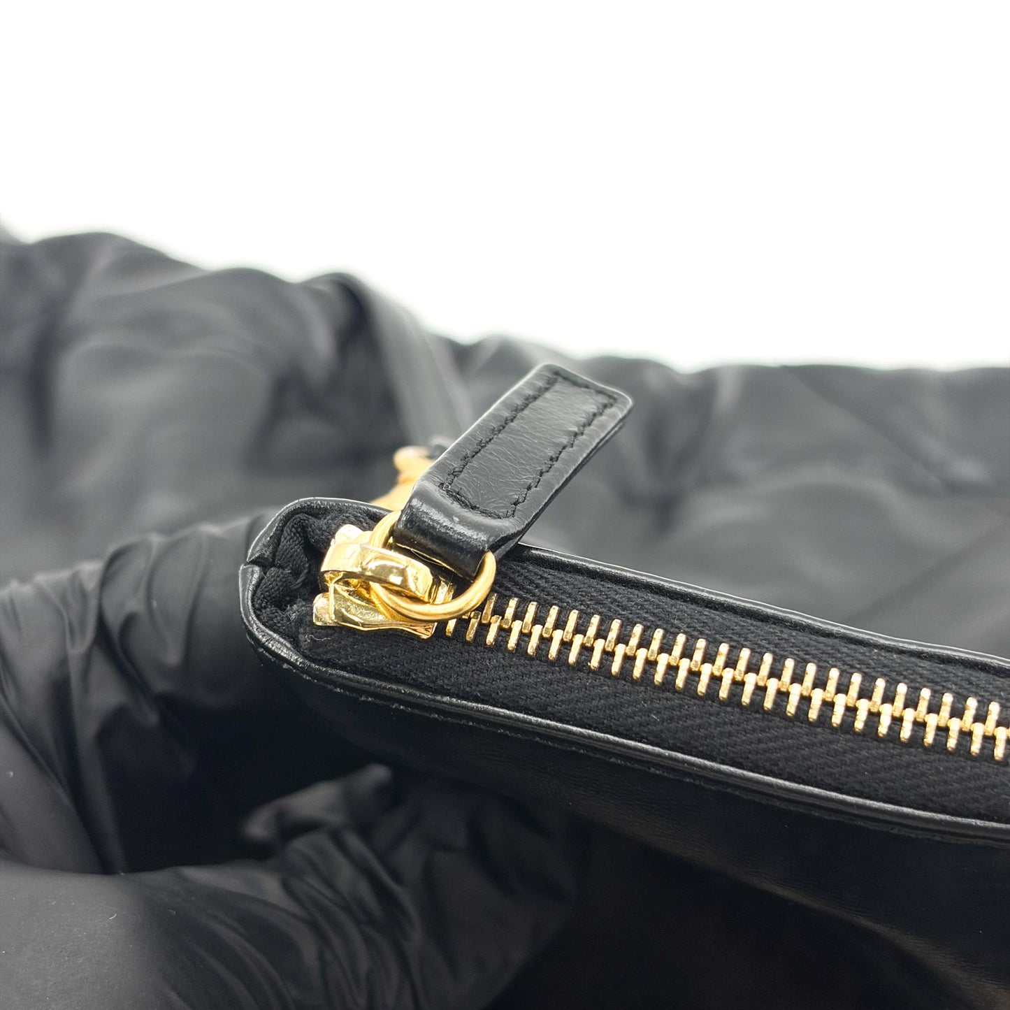Chanel 22 Handbag Shiny Calfskin Black Gold Hardware