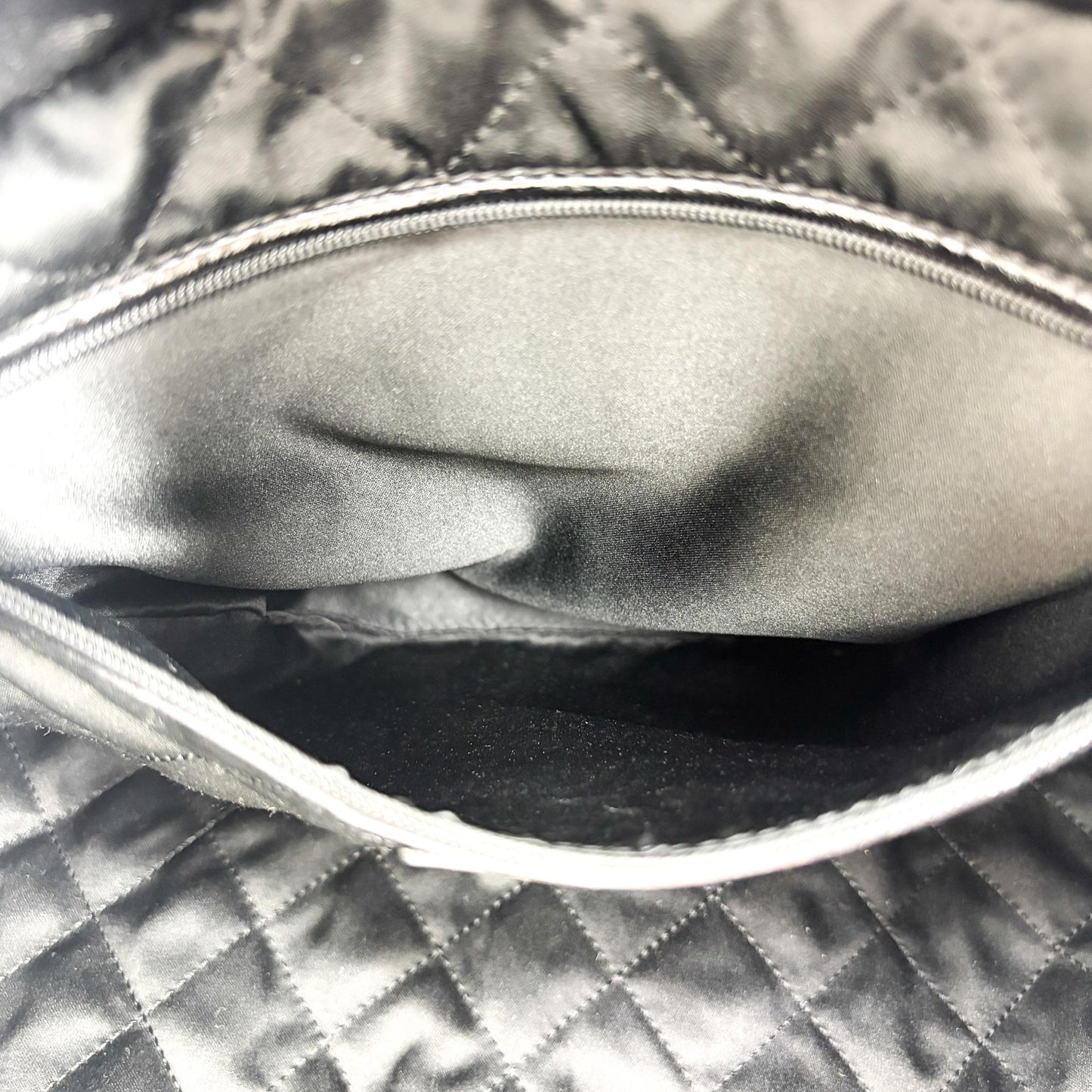 Chanel 22 Handbag Shiny Calfskin Black Gold Hardware