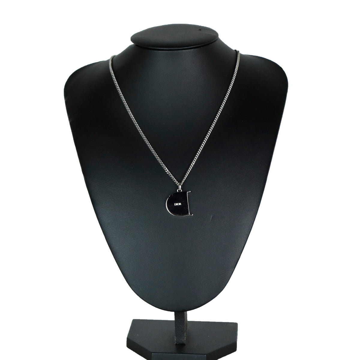 Mount D logo necklace