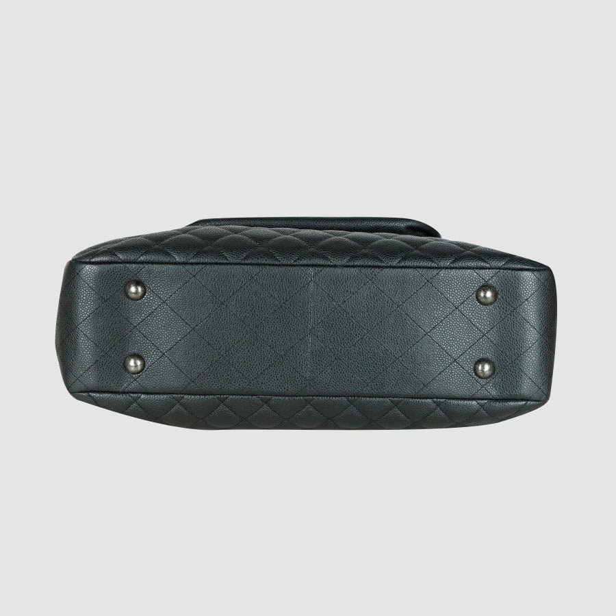 Caviar Chain Shoulder Bag A67880