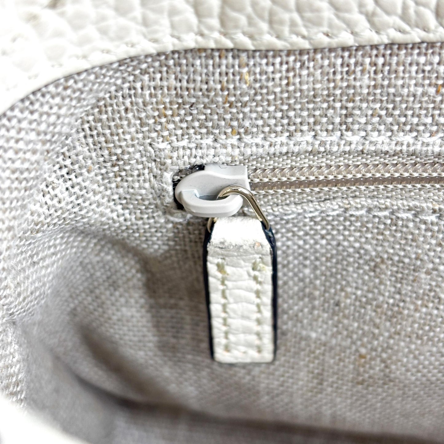 Gucci Interlocking G Chain Shoulder Bag Beige