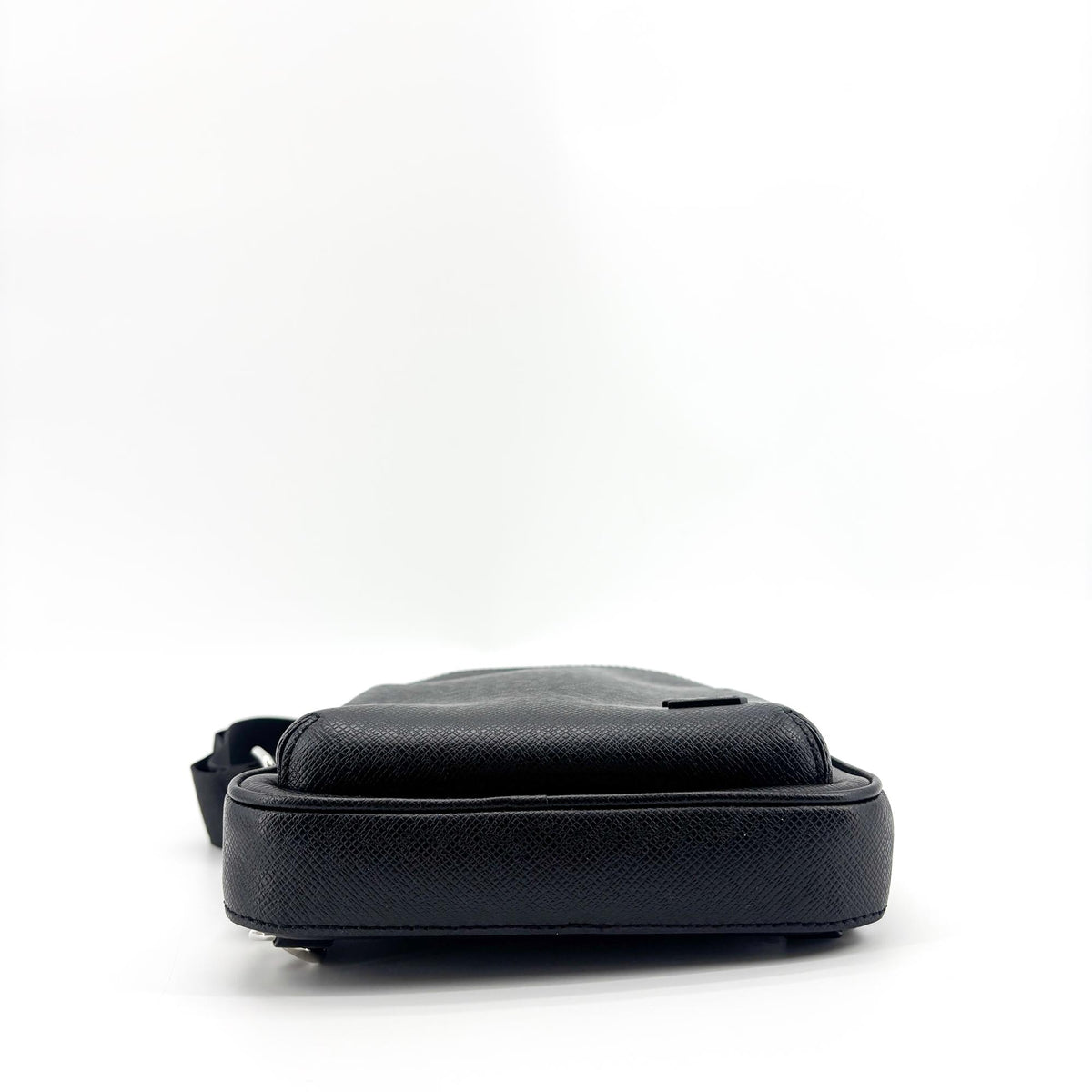 Louis Vuitton Taiga Avenue Slingback Black