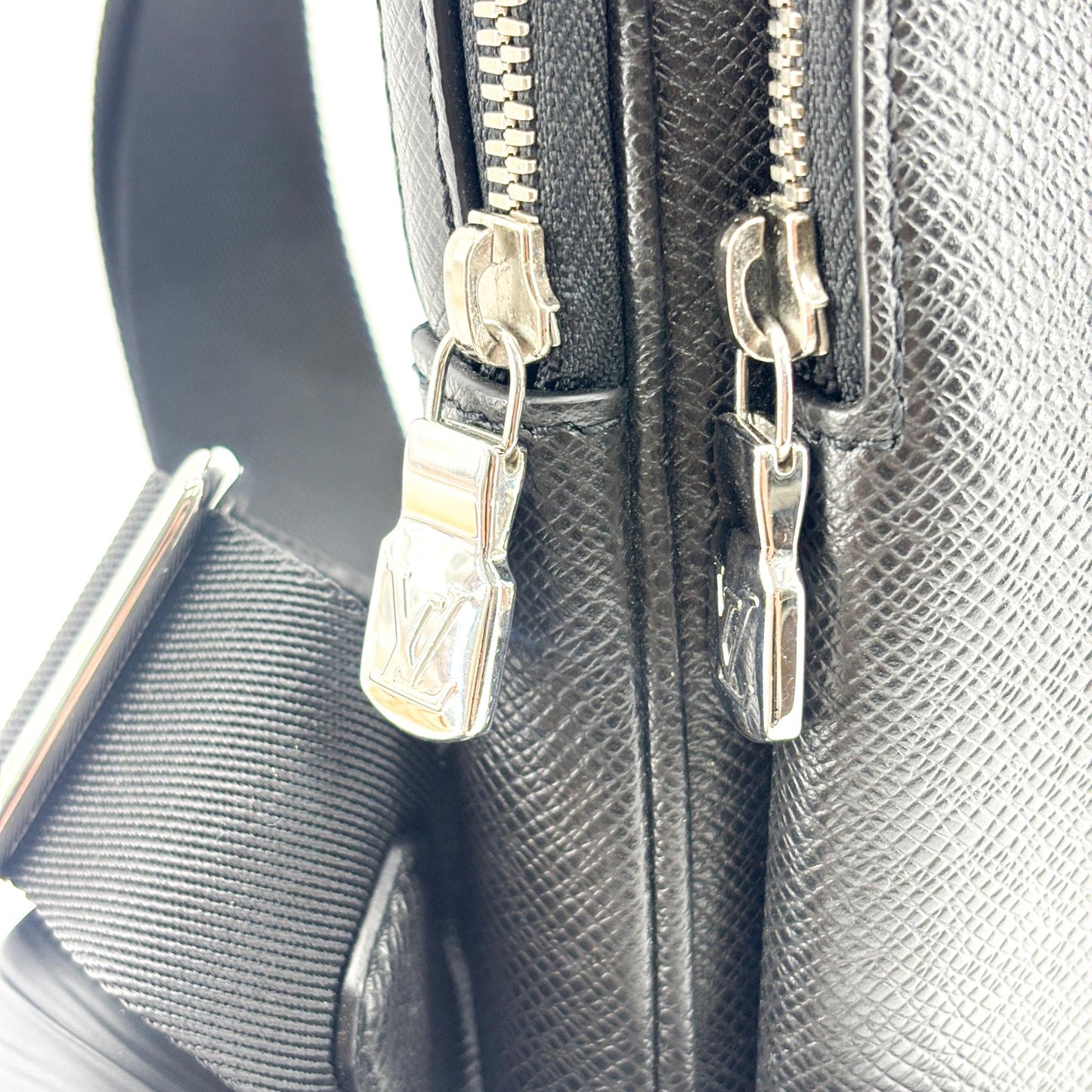 Louis Vuitton Taiga Avenue Slingback Black