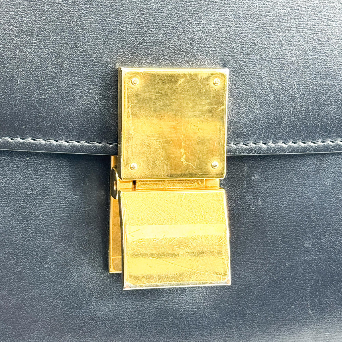 セリーヌ クラシックボックス ミディアム クロスボディバッグ ブラック ゴールド金具
