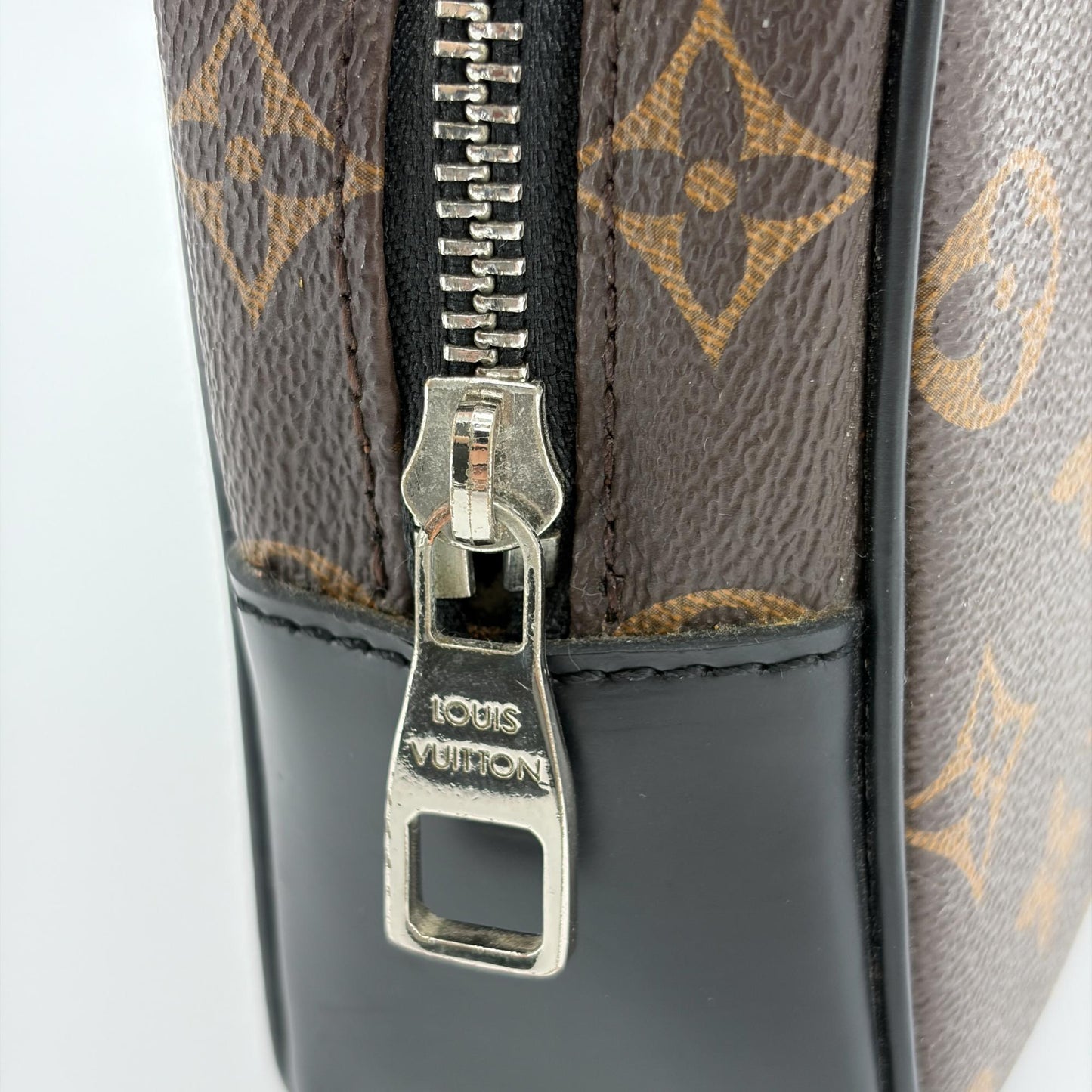 Louis Vuitton Monogram Truth Toilette 28 Brown