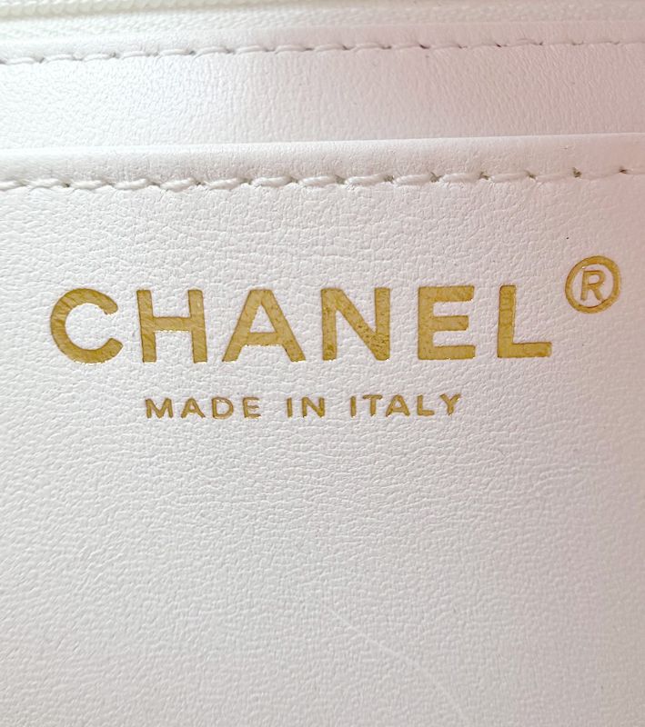 Chanel White Quilted CC Chain Shoulder Bag with Built-in Chip