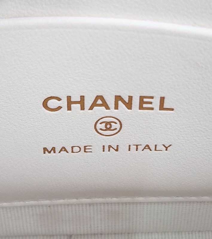 Chanel White Quilted CC Flap Chain Shoulder Bag