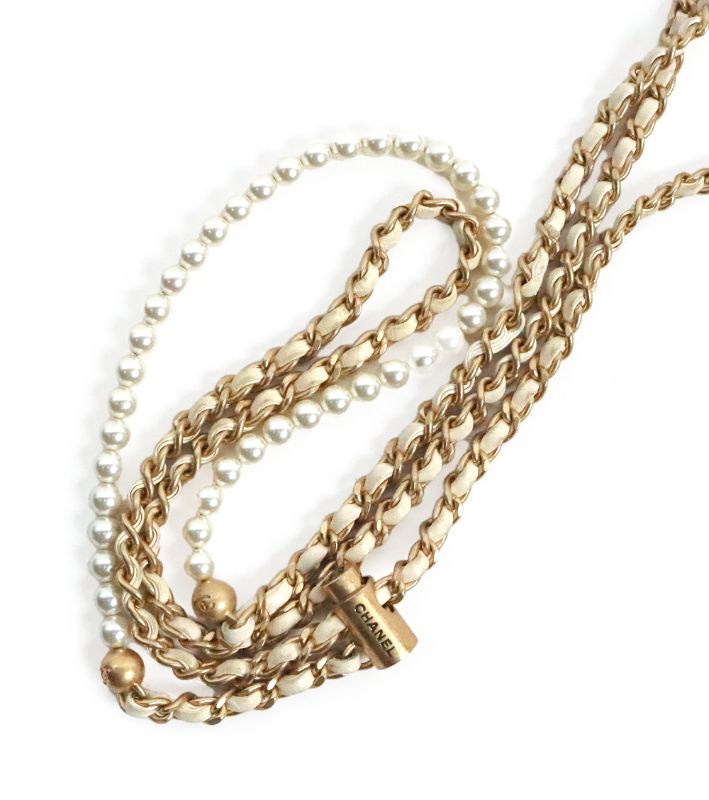 Chanel White Quilted CC Pearl Chain Shoulder Bag