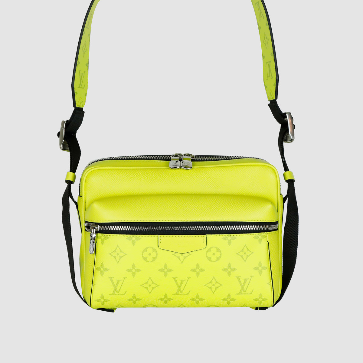 Taiga Monogram Outdoor Messenger Bag Crossbody Bag M30239
