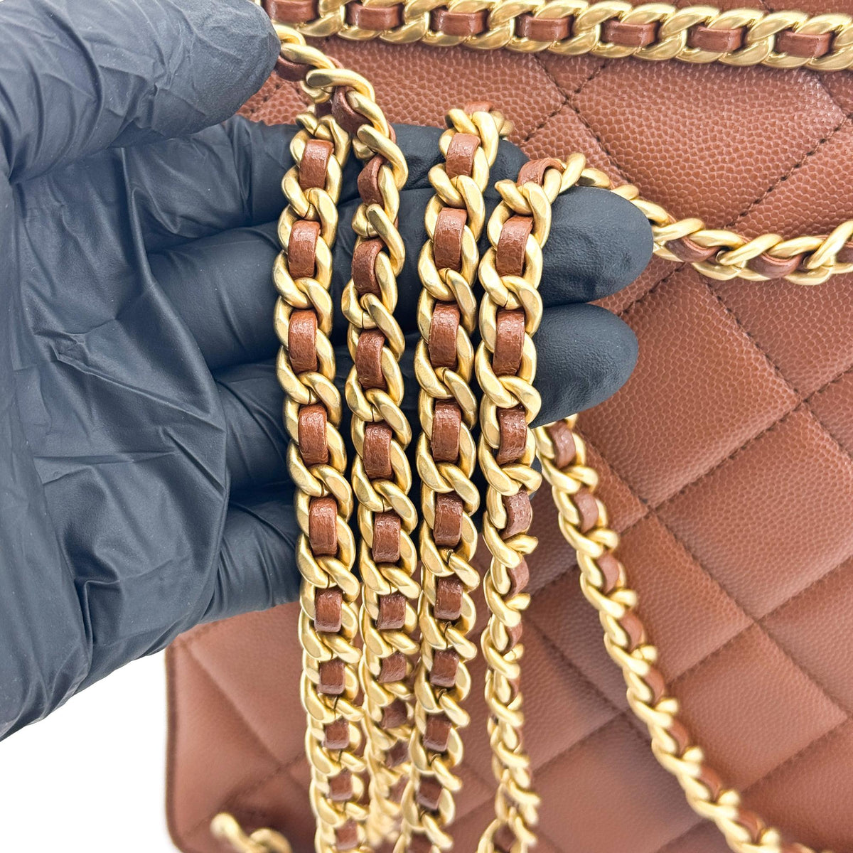 シャネル キャビアスキン キルティング ミニ チェーンフラップ バックパック ブラウン ゴールド金具
