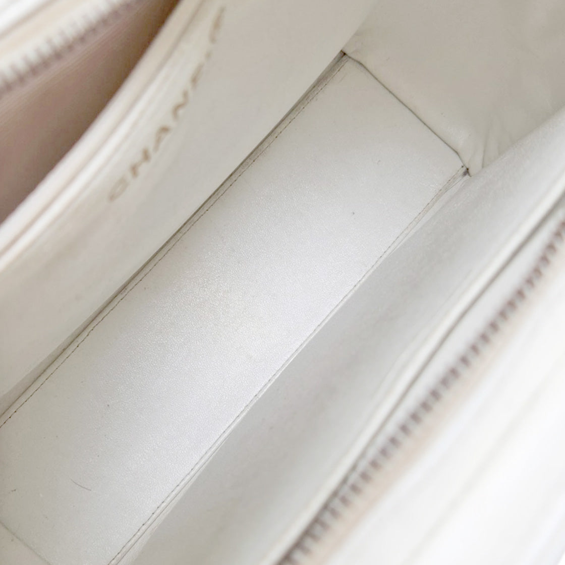Chanel White Vintage Shoulder Bag