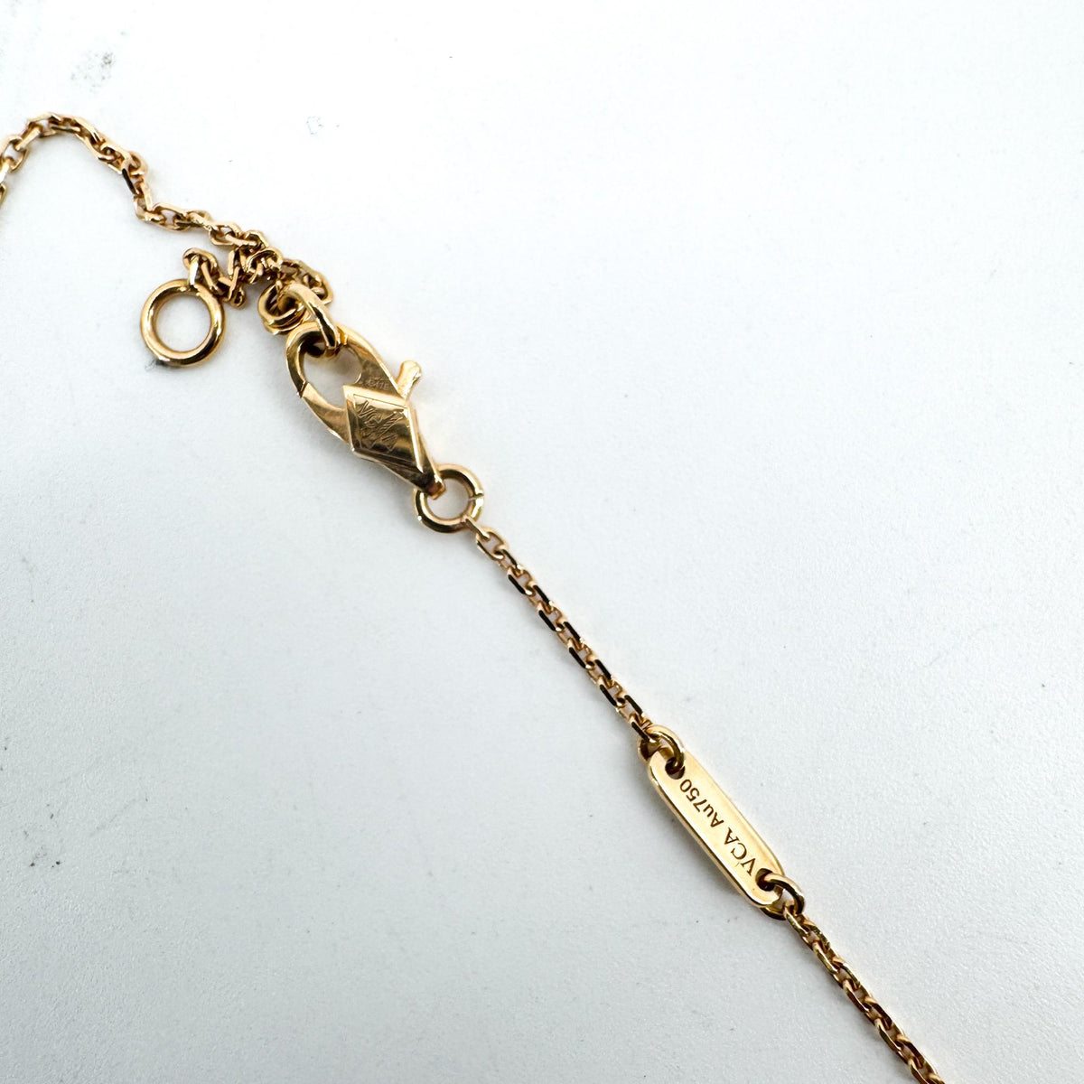 Van Cleef & Arpels Sweet Alhambra Pendant Yellow Gold Carnelian