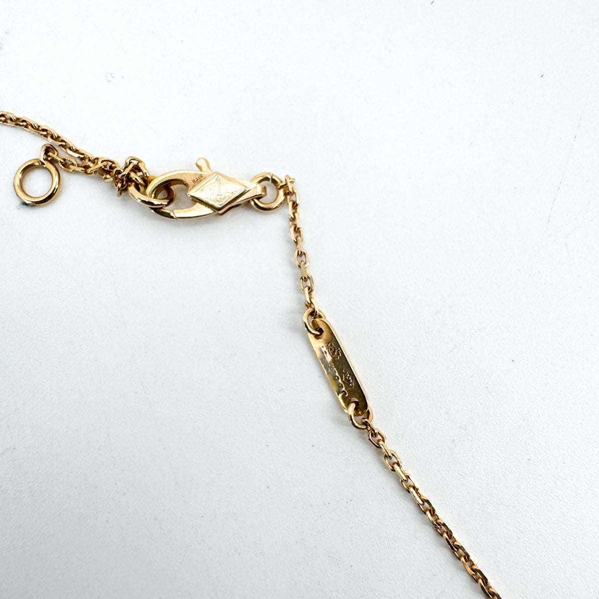 Van Cleef & Arpels Sweet Alhambra Pendant Yellow Gold Carnelian