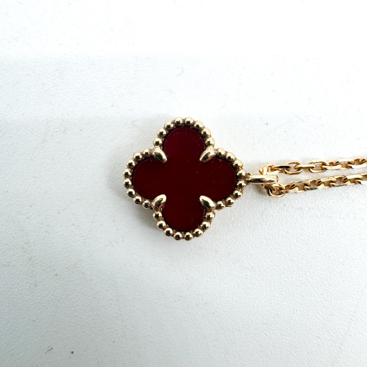 Van Cleef & Arpels Sweet Alhambra Pendant Yellow Gold Carnelian