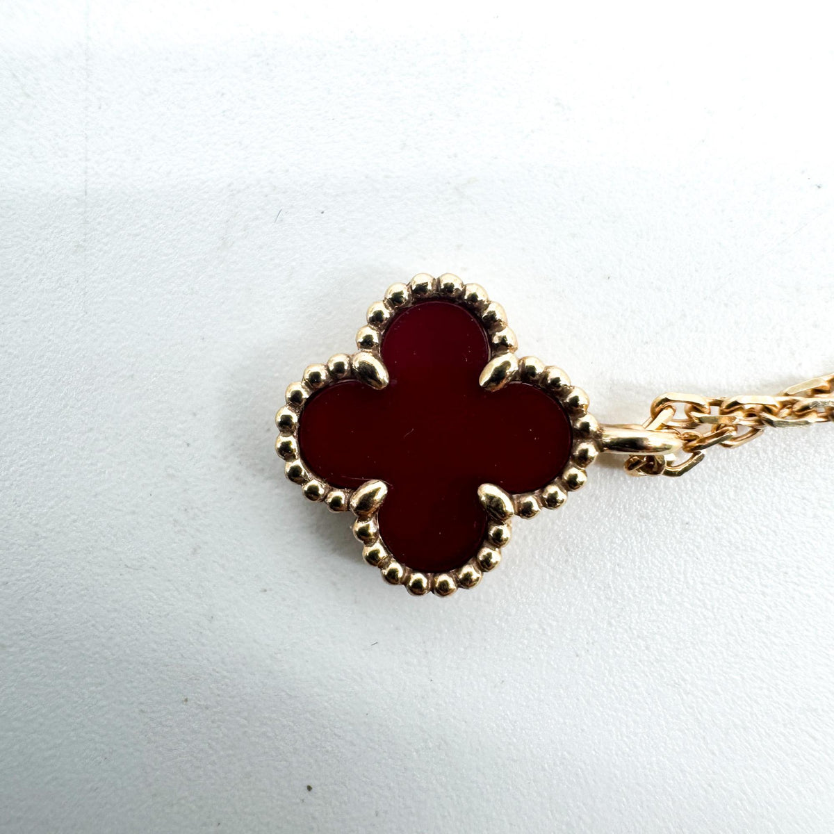 Van Cleef & Arpels Sweet Alhambra Pendant Yellow Gold Carnelian