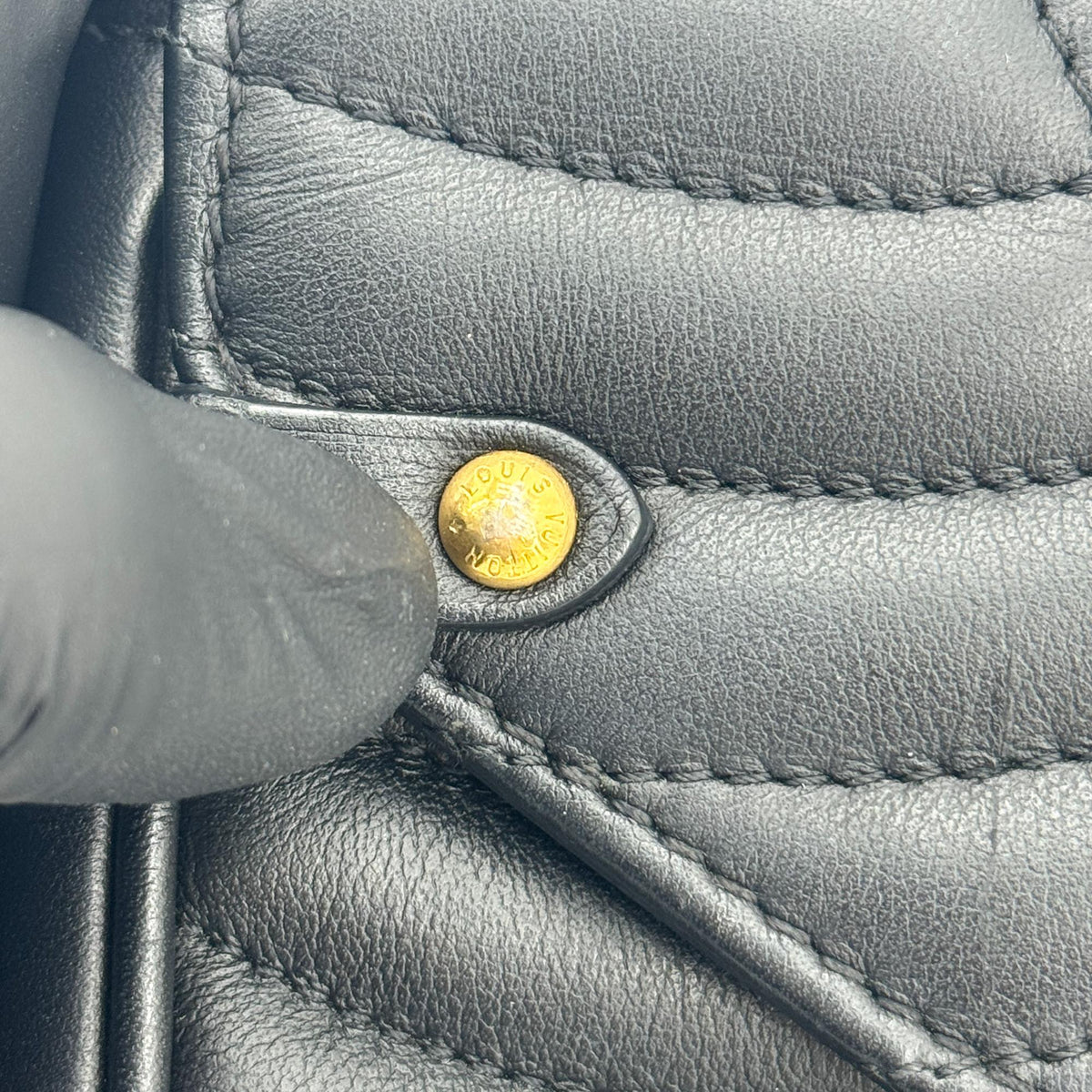 Louis Vuitton New Wave Chain Bag MM Black