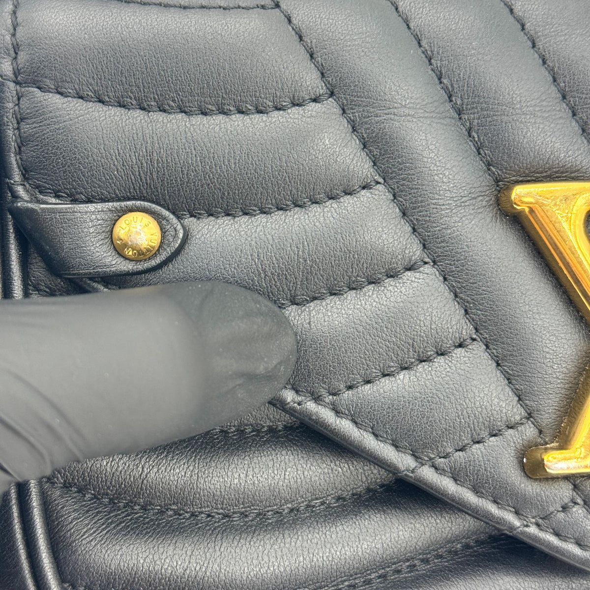 Louis Vuitton New Wave Chain Bag MM Black