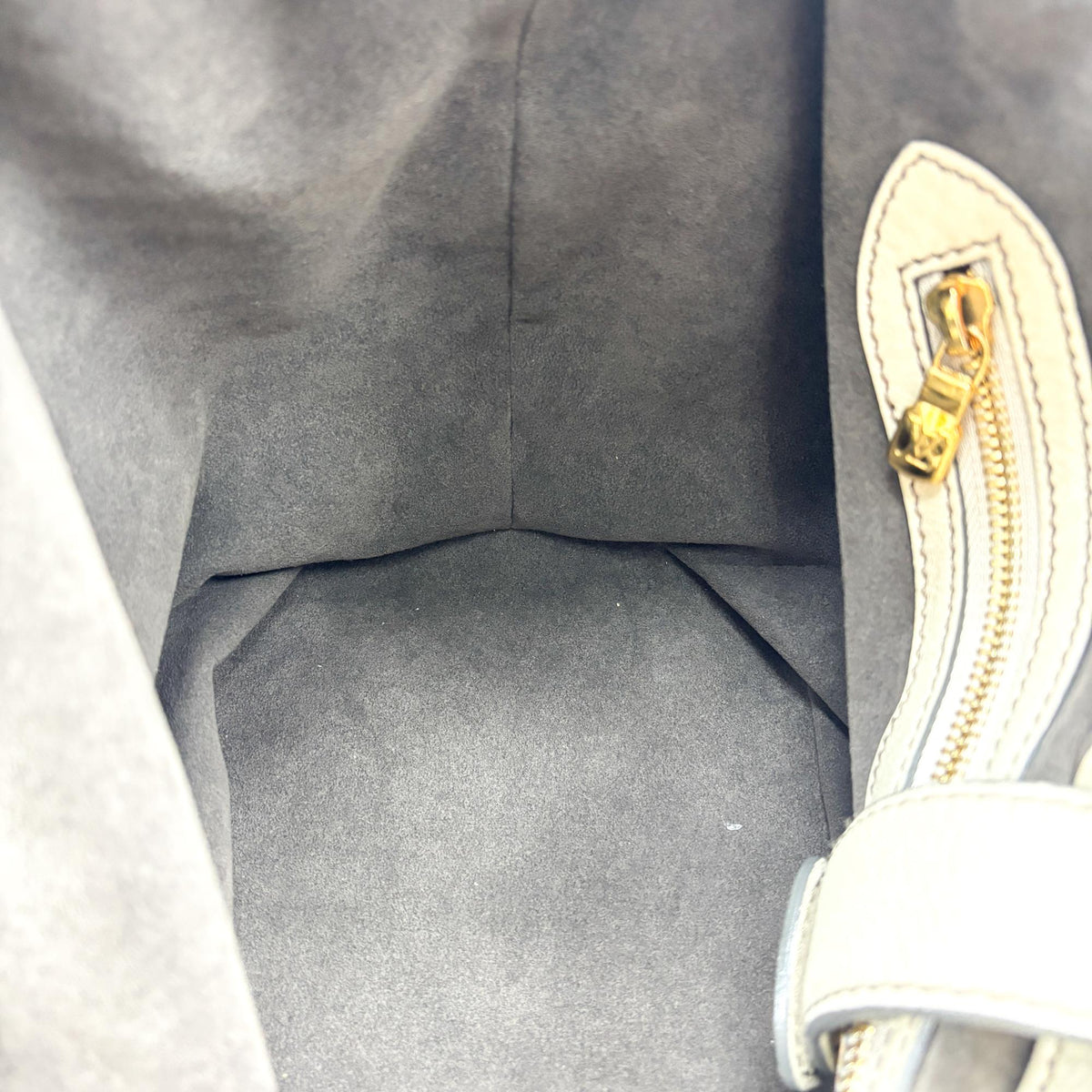 Louis Vuitton Mahina L Shoulder Bag Taupe