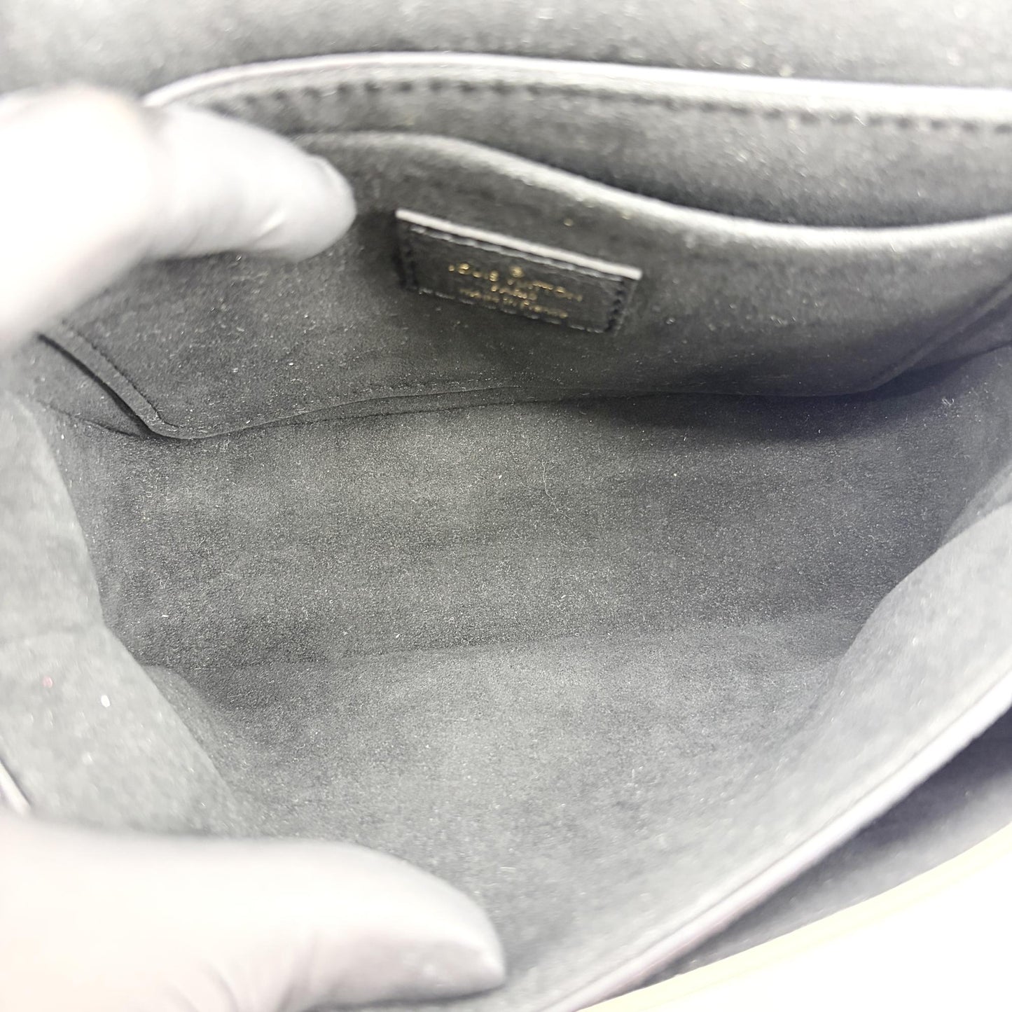Louis Vuitton Lockme Tender Black Cream