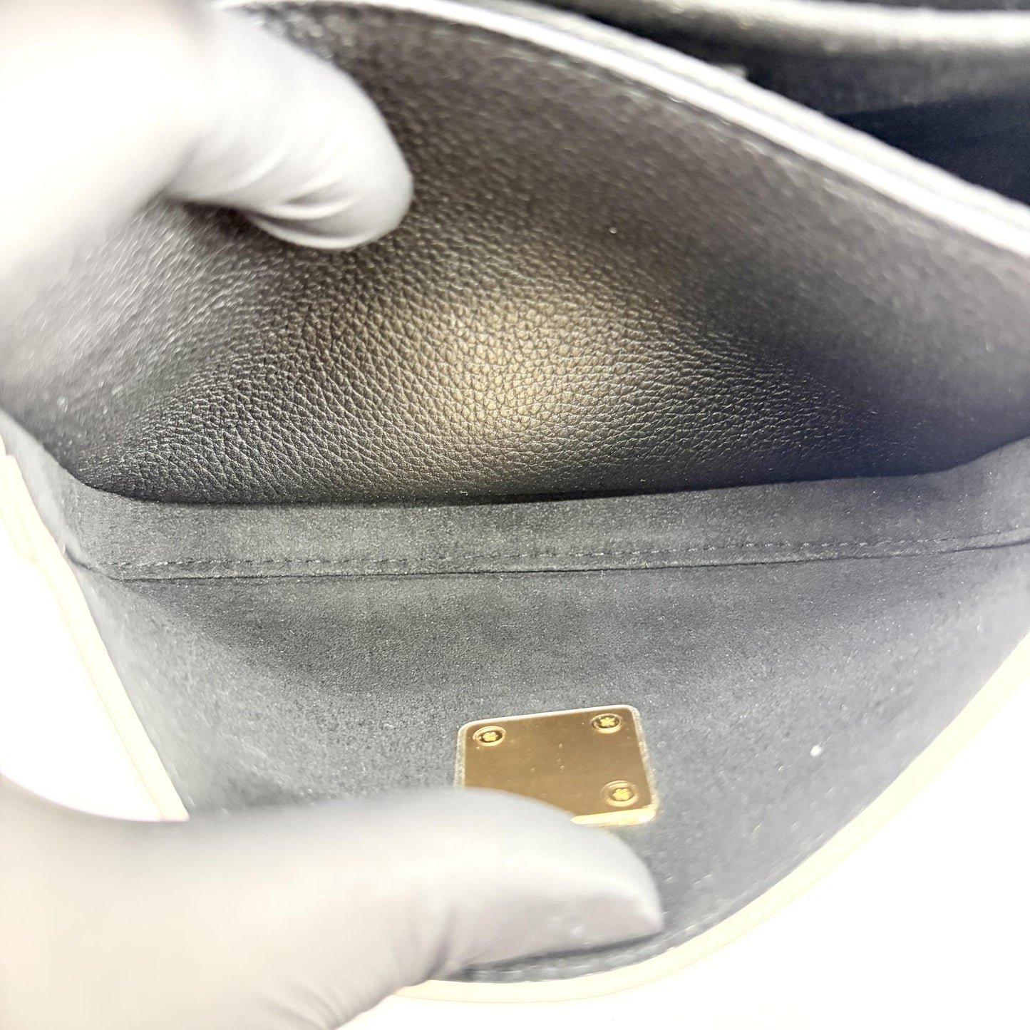 Louis Vuitton Lockme Tender Black Cream