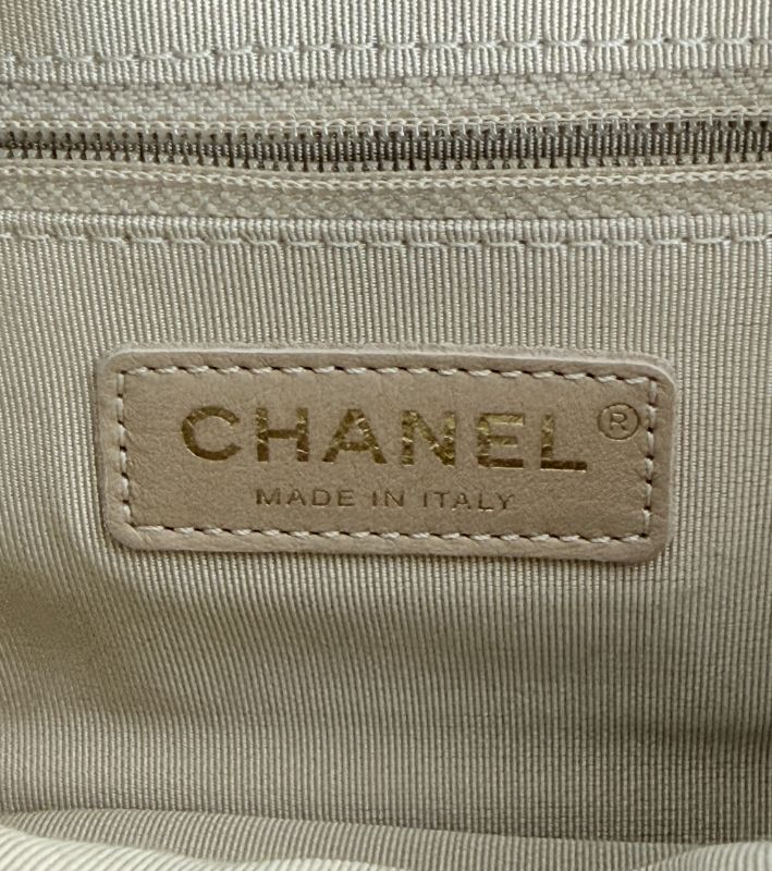 Chanel White Studded CC Chain Shoulder Bag
