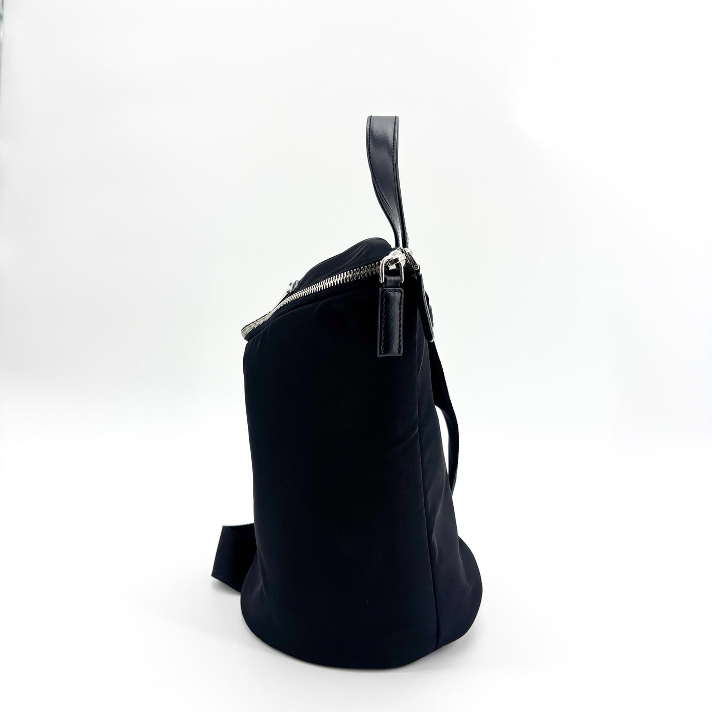 Sac seau à poignée supérieure en nylon Prada noir